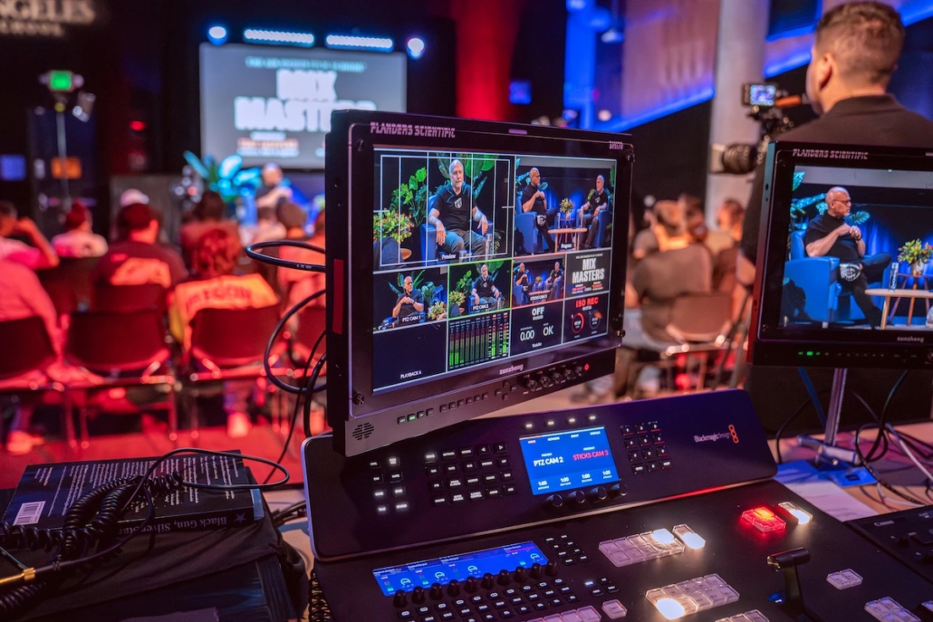 Monitor dan papan suara di Acara Joe Barresi Mix Masters